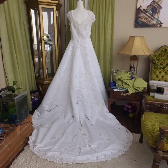 Michaelango Size 18 Wedding Dress 52" Length - Picture 2 of 16